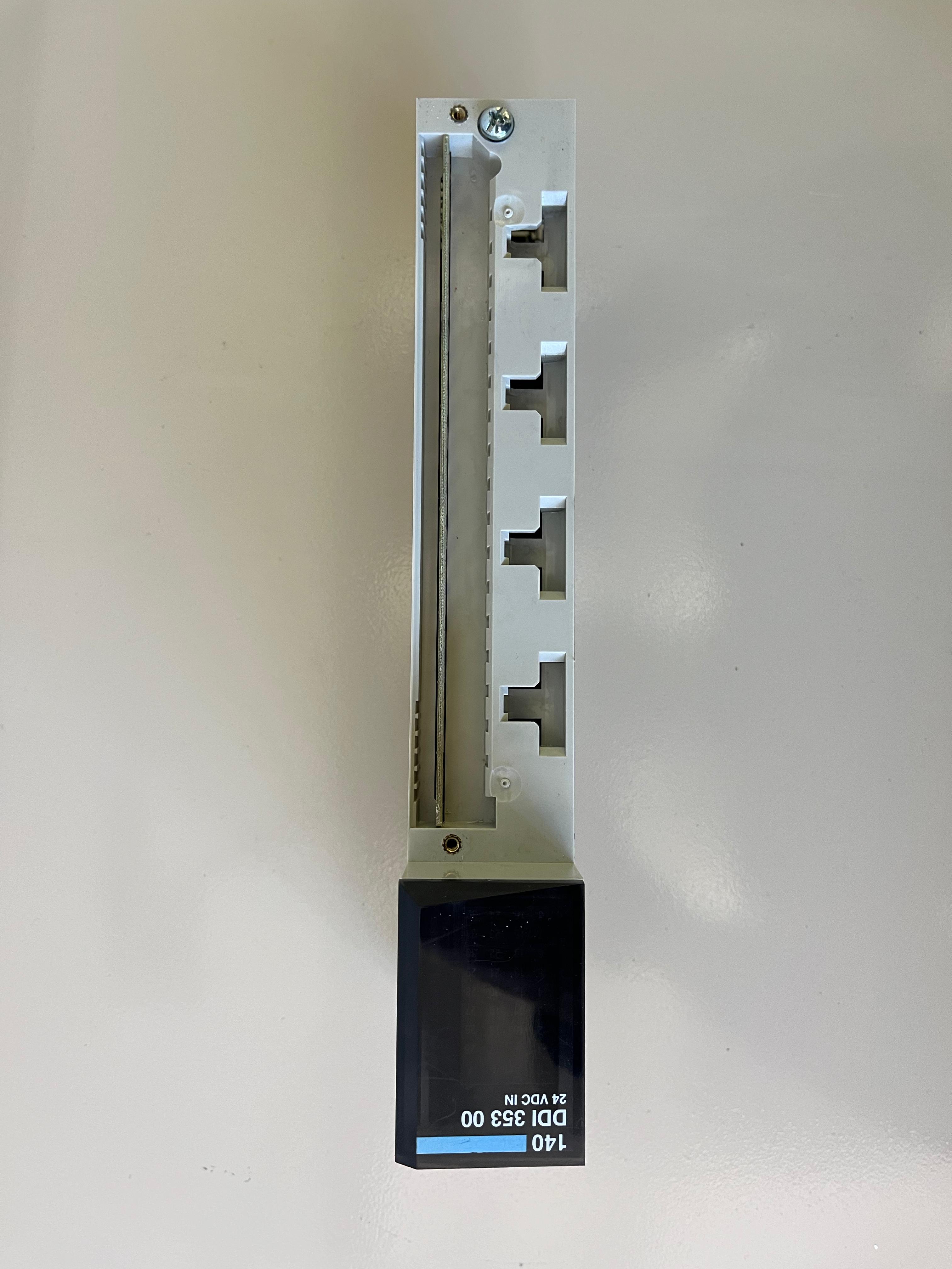 Schneider 140DDI35300 (USADO)