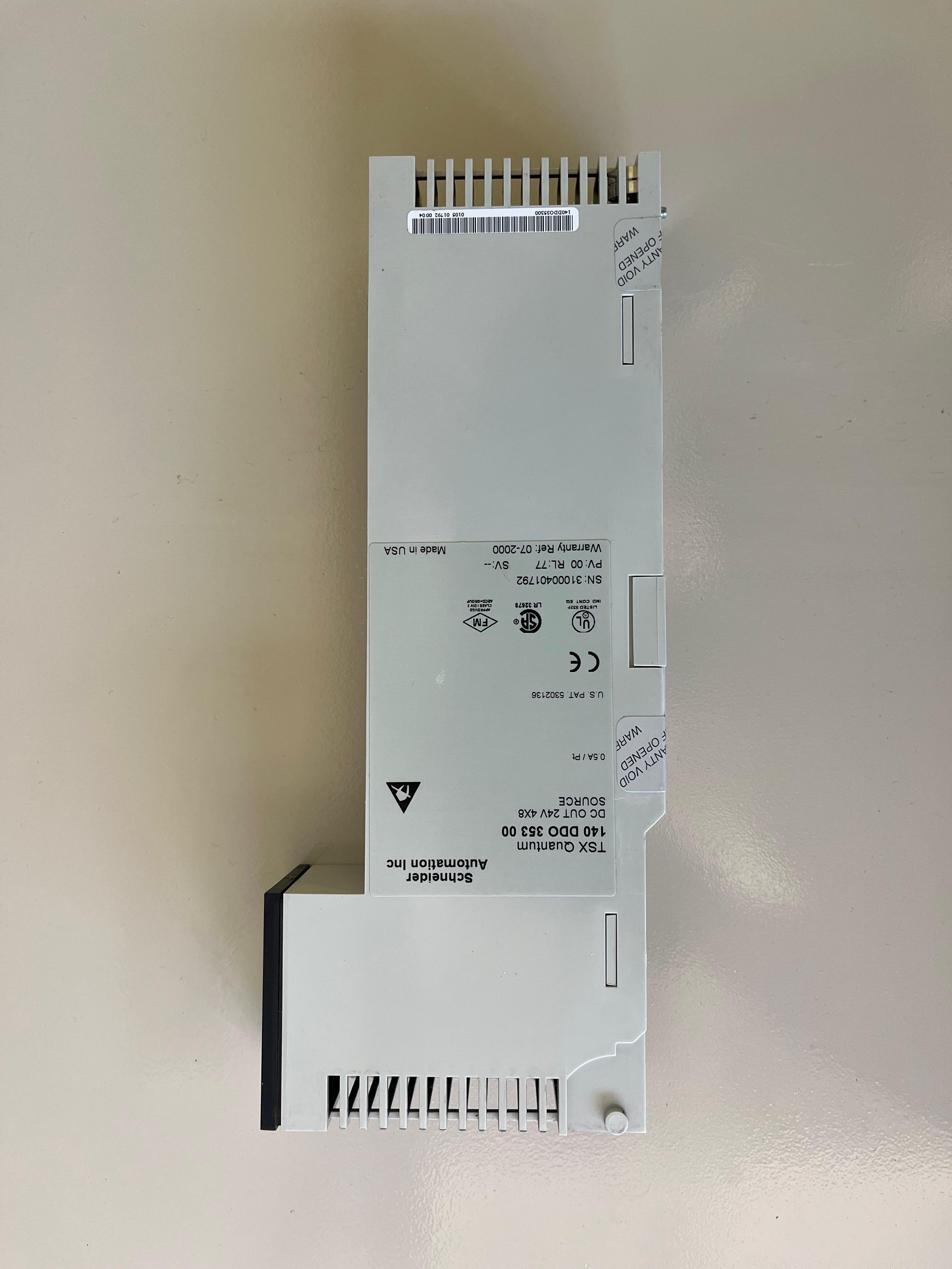 SCHNEIDER 140DDO35300 (USADO)