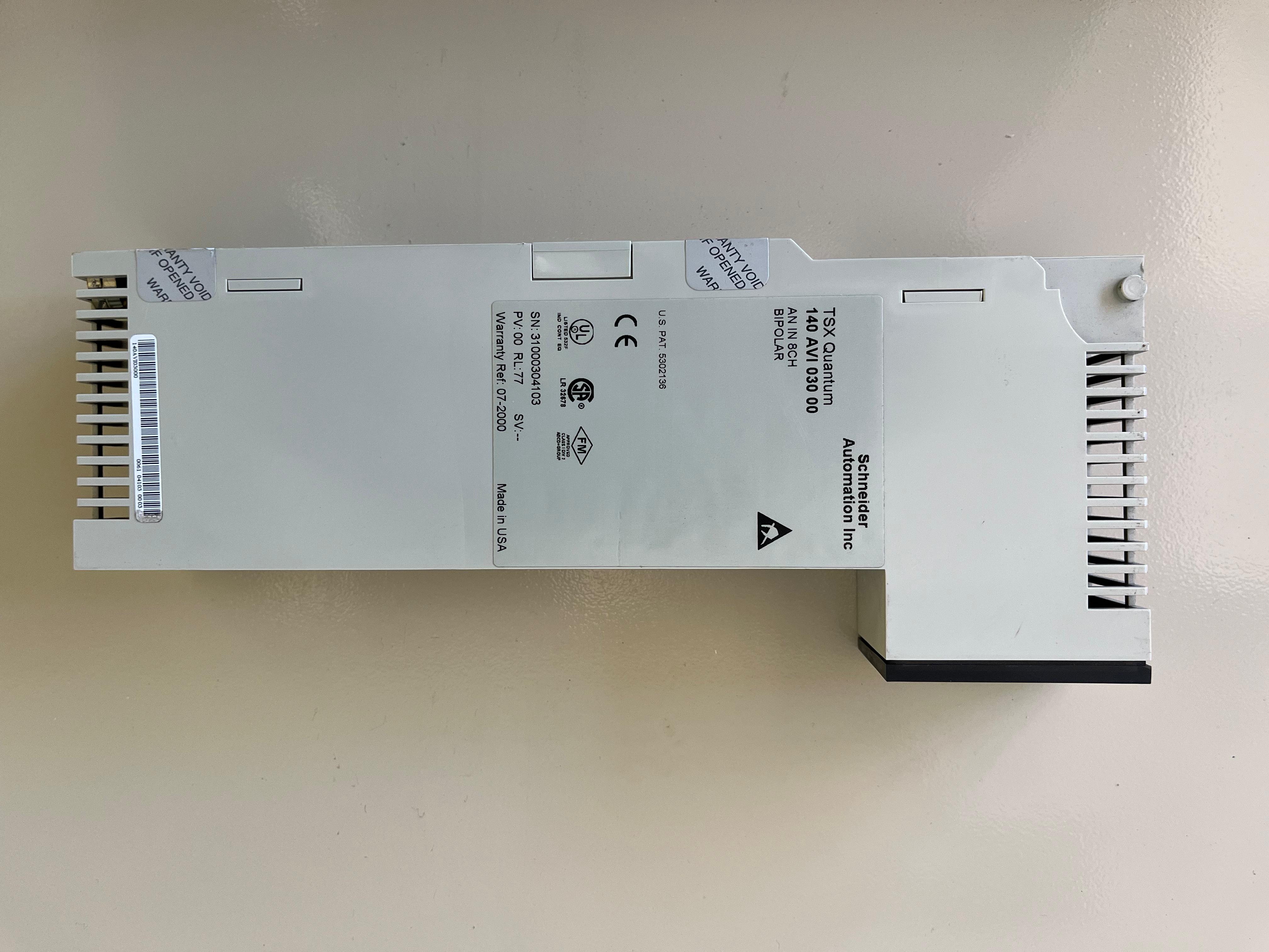 Schneider 140AVI03000 (USADO)