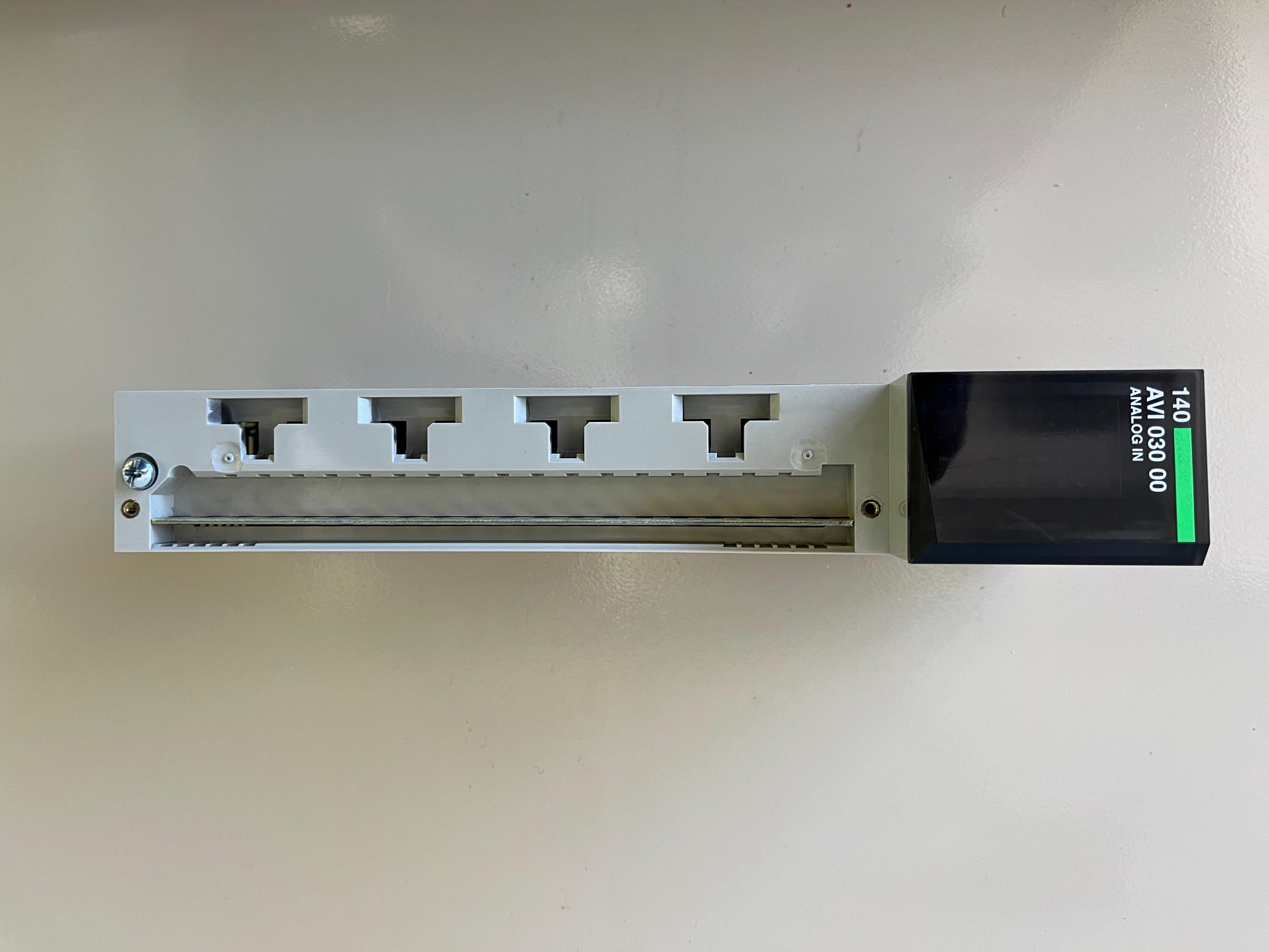 Schneider 140AVI03000 (USADO)