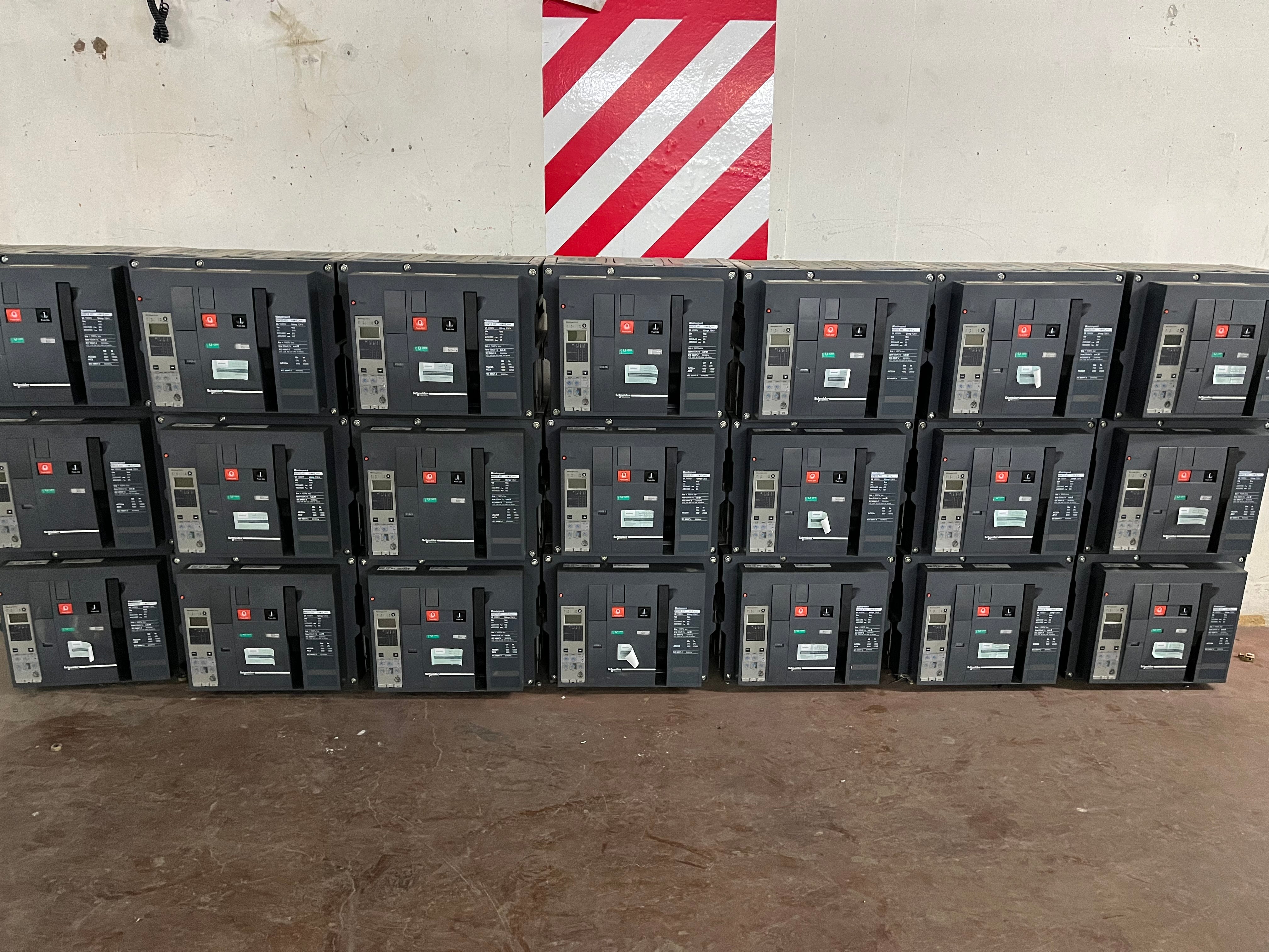 Schneider NW12H1 1200A MASTERPACT (USADO)